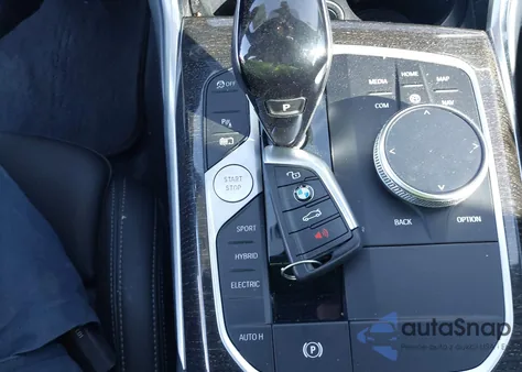 2022 BMW 3 Series 330E z USA, uszkodzony, nr VIN 3MW5P7J08N8C25611